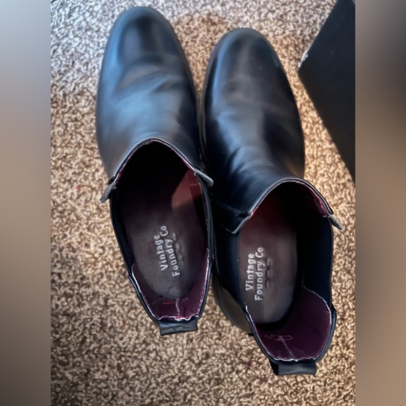 Revy Leather Chelsea Boot by Vintage Foundry, Size 9 - Picture 9 of 10